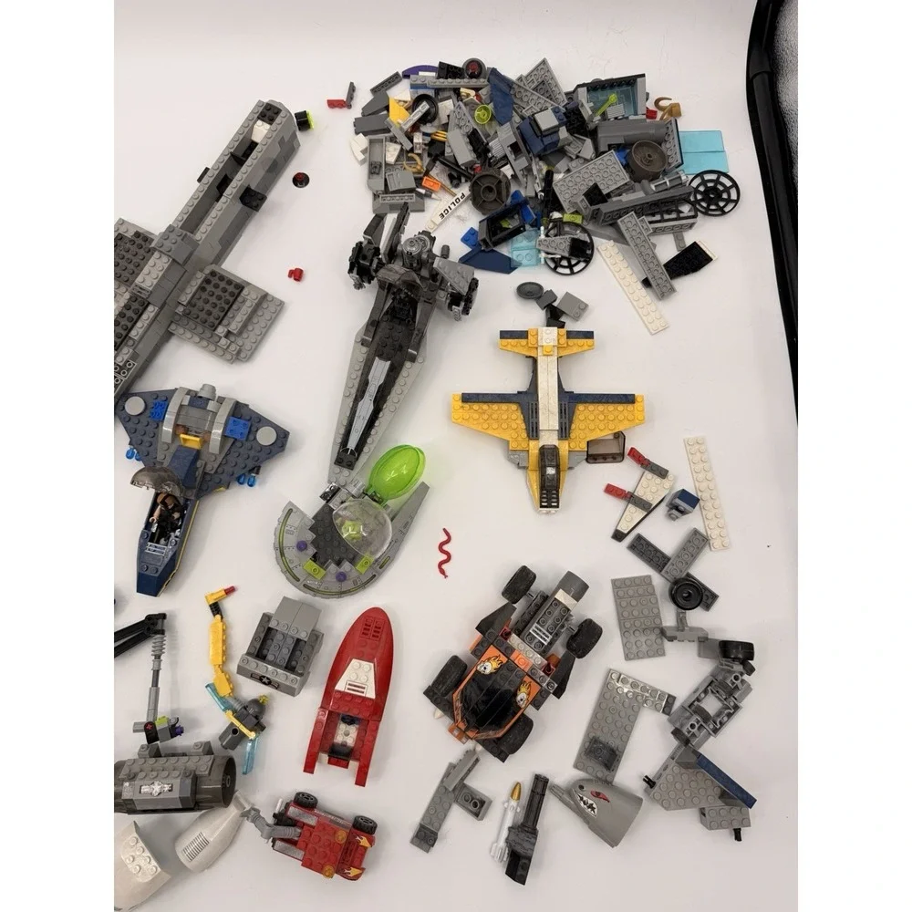 LEGO Miscellaneous Lot Assorted Bricks and Pieces/ Minifig Star Wars Jets Parts - Picture 7 of 13